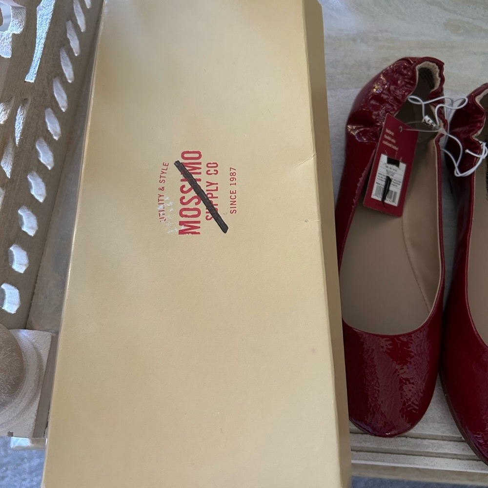 NIB Mossimo Supply Co. ONA Red Ballet Flats Patent Faux Leather Size 9 NEW - Picture 11 of 11